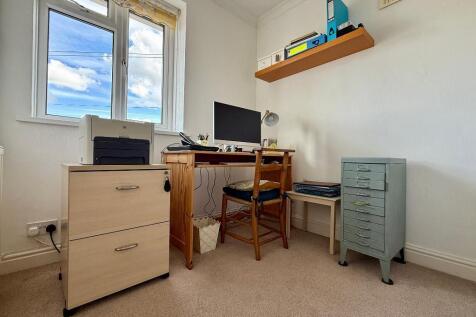 Bedroom 3 or ideal home office