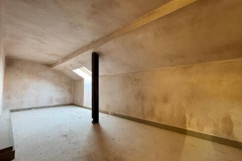 Eaves storage - 5&#39;2&#34; tall