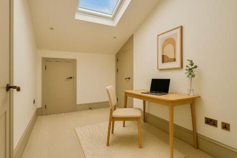 Bedroom 2/Home office