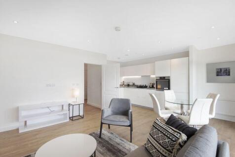 RECEPTION TOWARDS KITCHEN