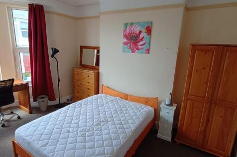 8 Sea View bedroom 3.jpg