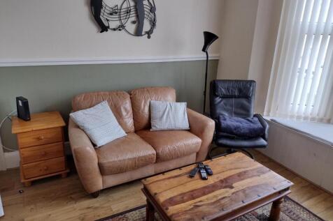 8 Sea View living room.jpg