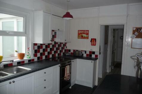 Kitchen (2).JPG