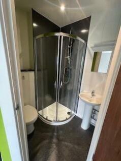 flat 16 ensuite.jpg