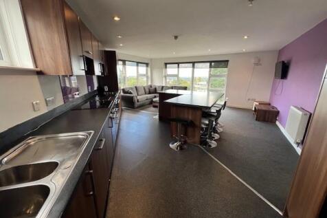 flat 16 Peninsula kitchen breakfast M.jpg