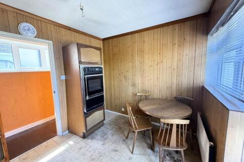 hollycroft kitchen 2 .JPG