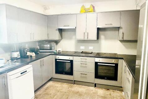 Kitchen 1.jpeg