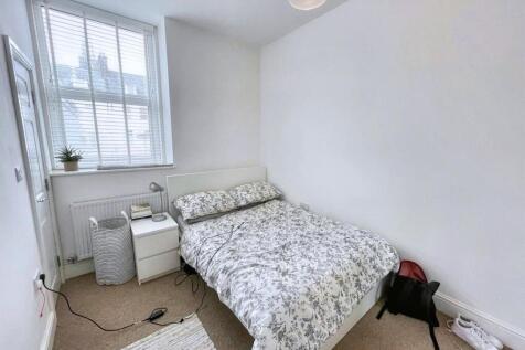 18 addison f4 bedroom.jpeg