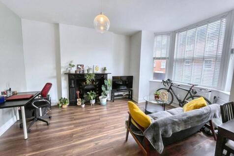18 addison f4 living room.jpeg