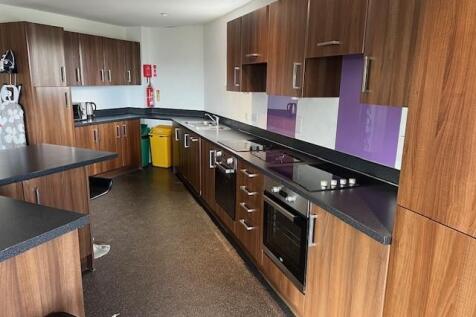 Flat 16 Peninsula reverse kitchen M.jpg