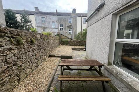 44 headland park garden photo.jpg