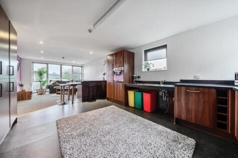 Pen f3 kitchen lounge 6763759425eab-1226873 (12).j