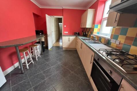 Kitchen2.jpg