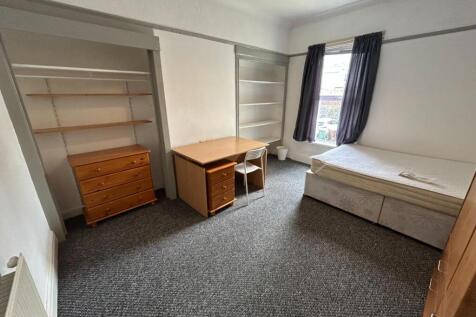 Bed1.jpg