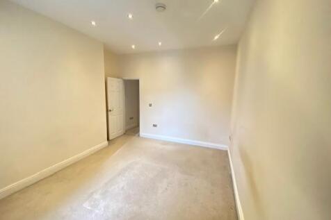 connaught flat 2 ..jpg