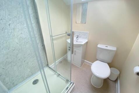 42a regent shower.jpg