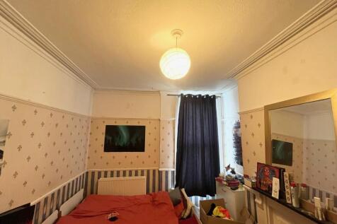 33 Hamilton Gardens room 2 shot.jpg