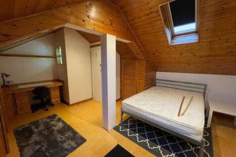 Room 7 - 2.jpg