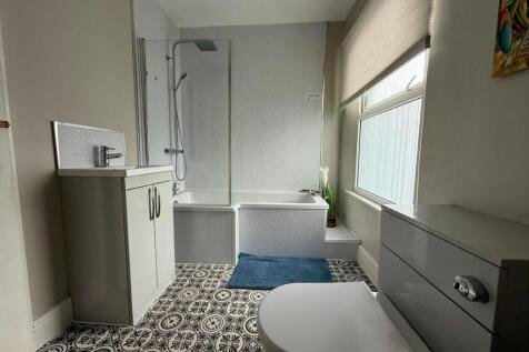 25 Wake Street Bathroom.JPG