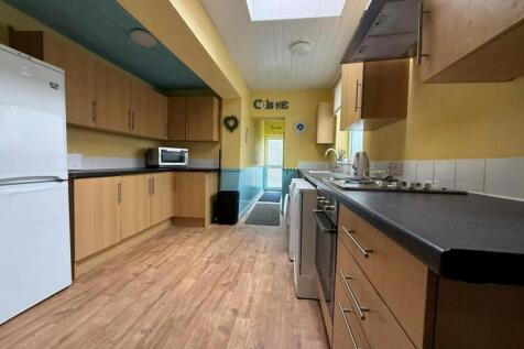 25 Wake Street Kitchen 2.JPG