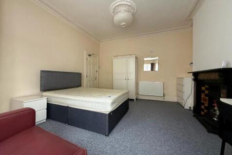 25 Wake Street Room 1 2.JPG