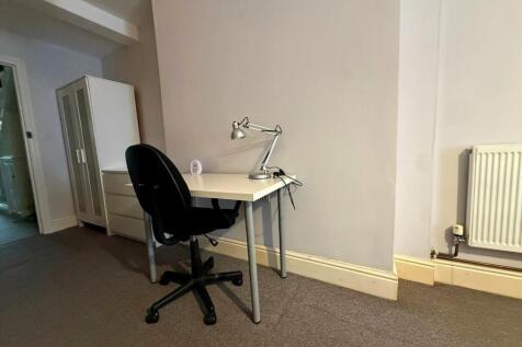 25 Wake Street Room 2 2.JPG