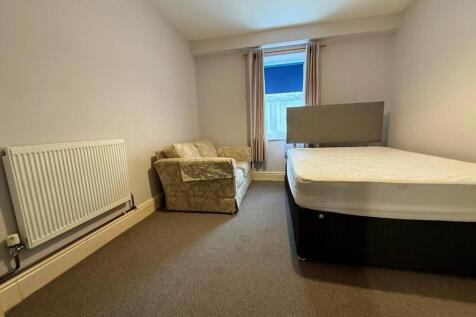 25 Wake Street Room 2 3.JPG