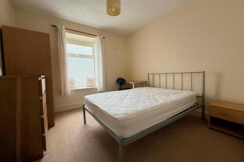 25 Wake Street Room 3.JPG