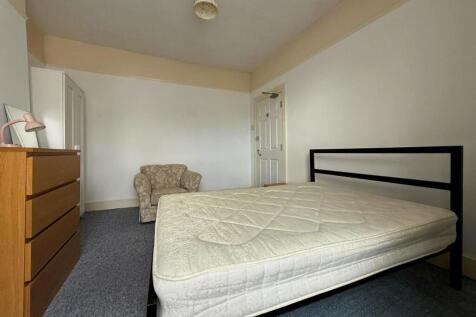 25 Wake Street Room 4.JPG