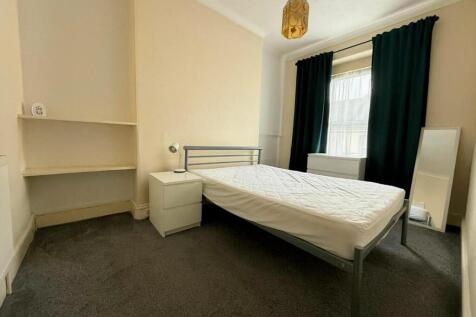 25 Wake Street Room 5 1.JPG