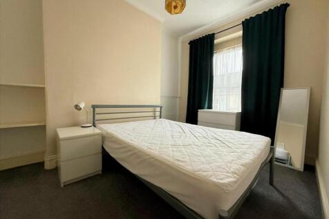 25 Wake Street Room 5.JPG