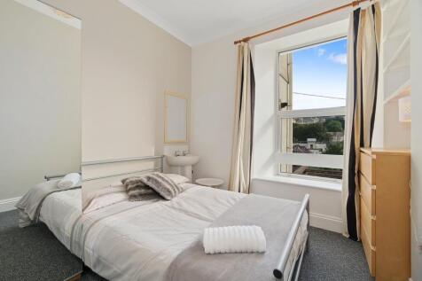 46 Ashford Bedroom 1.jpg