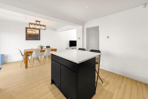 Kitchen/Dining Area