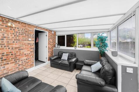 Garden Room with Hot Tub