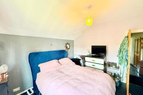 Bedroom 1.JPG