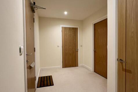 Hallway.JPEG