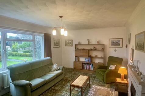 Sitting room 2.JPEG
