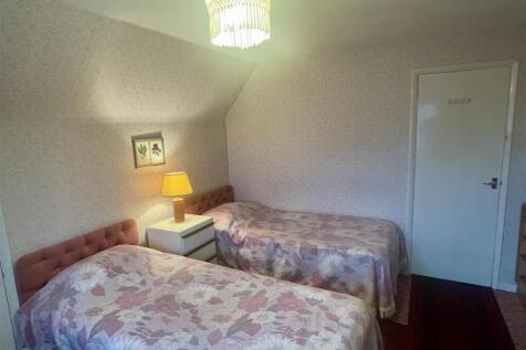 Bedroom (2).JPEG