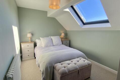 Bedroom 1.jpg