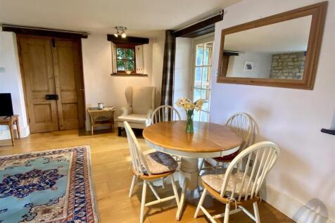 Dining Area.JPG