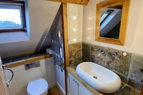 Bathroom (1).JPG