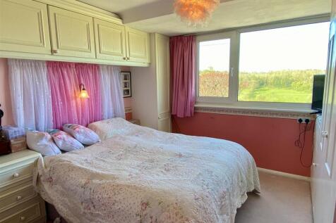 Bedroom 1.jpg