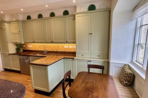Breakfast area in kitchen.JPEG
