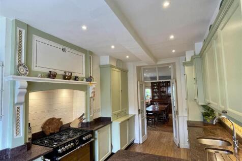 Kitchen (2).JPEG