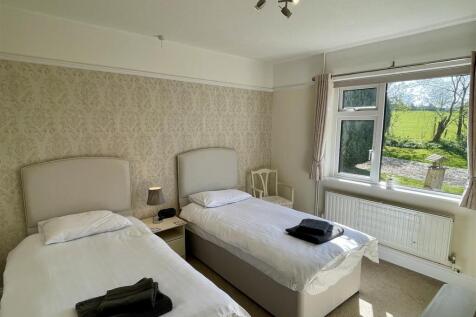 Bedroom 2.JPEG