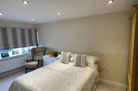 Master Bedroom.JPG
