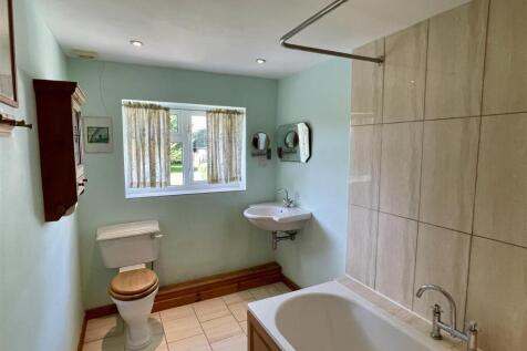 Bathroom.JPEG