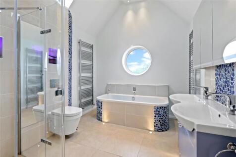 En Suite Bathroom