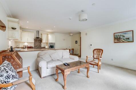Sitting / Dining Area