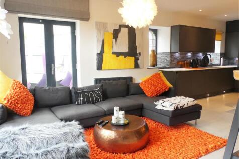 Open Plan Living Area &amp; Kitchen
